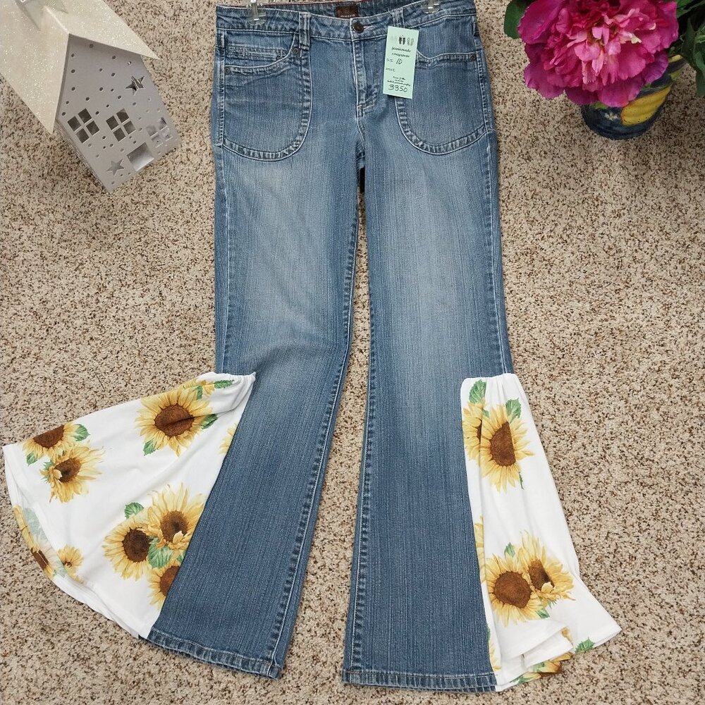 3350 Size 10 Momento Upcycled Bell Bottoms in Yellow and Brown Sun Flowers. - Picture 1 of 6